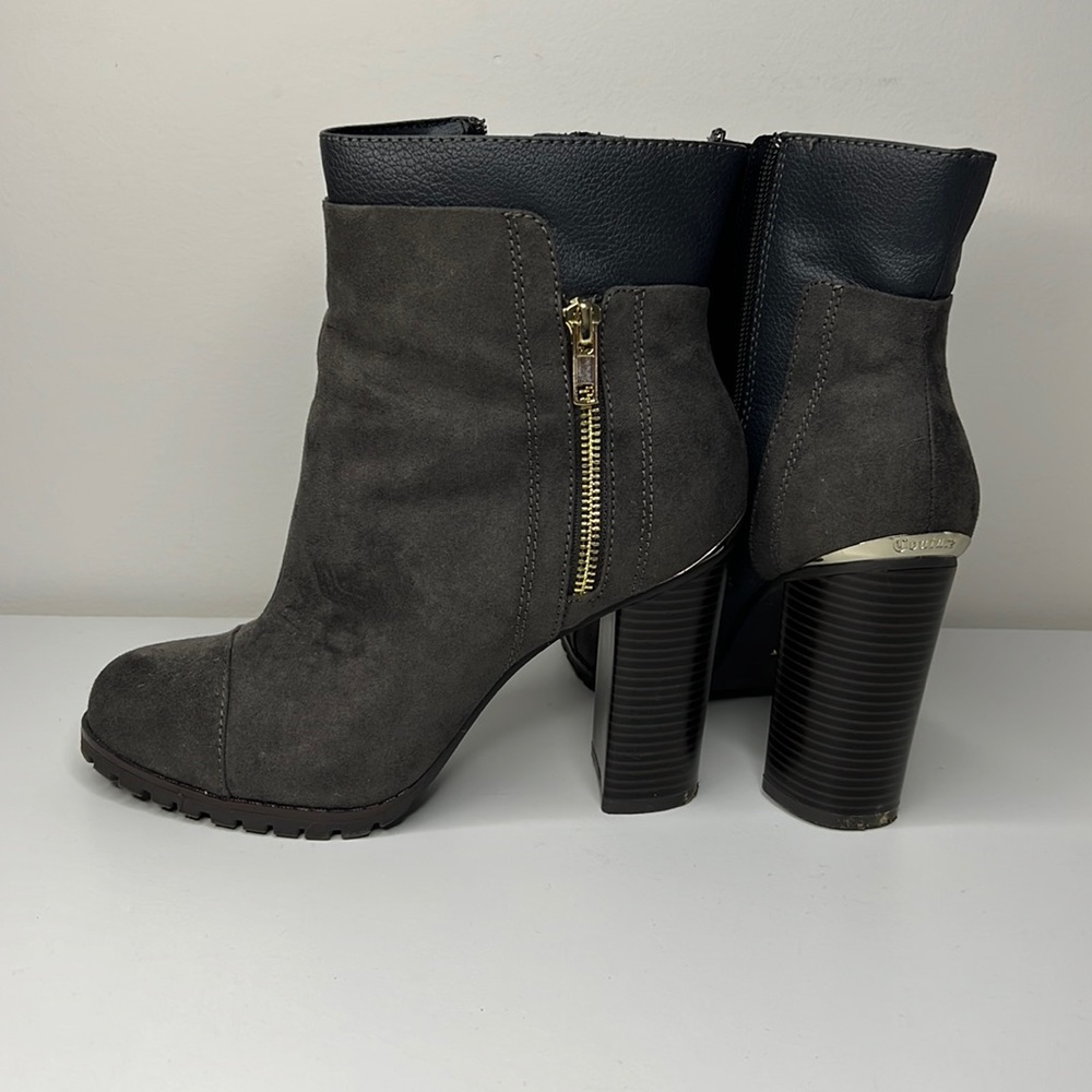 Juicy Couture Olivia Ankle Boot Charcoal Gray Suede Gold Zipper Size 8